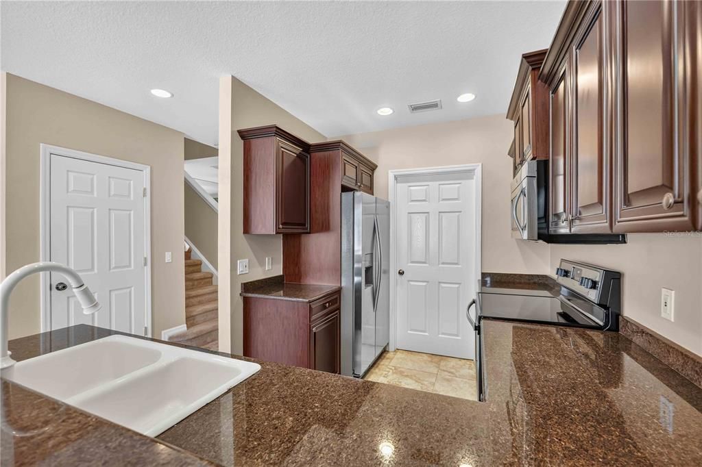 For Sale: $274,900 (2 beds, 2 baths, 1496 Square Feet)