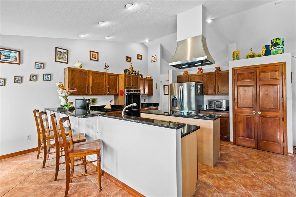 En Venta: $594,000 (4 camas, 2 baños, 2201 Pies cuadrados)