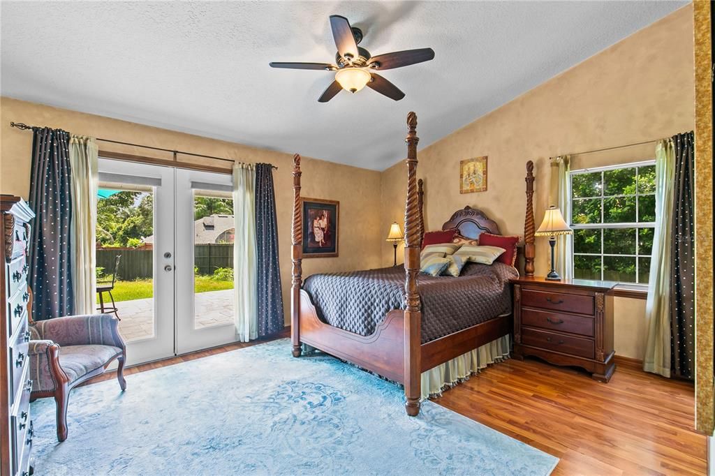 En Venta: $594,000 (4 camas, 2 baños, 2201 Pies cuadrados)