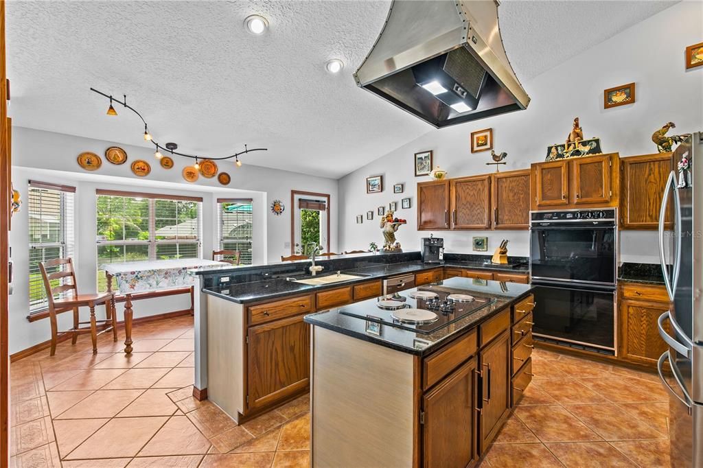 En Venta: $594,000 (4 camas, 2 baños, 2201 Pies cuadrados)