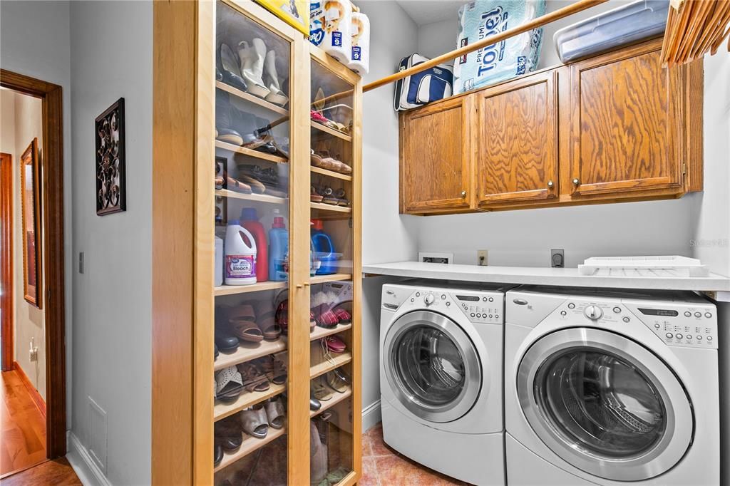 En Venta: $594,000 (4 camas, 2 baños, 2201 Pies cuadrados)