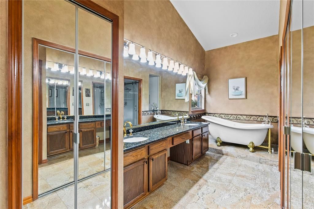 En Venta: $594,000 (4 camas, 2 baños, 2201 Pies cuadrados)