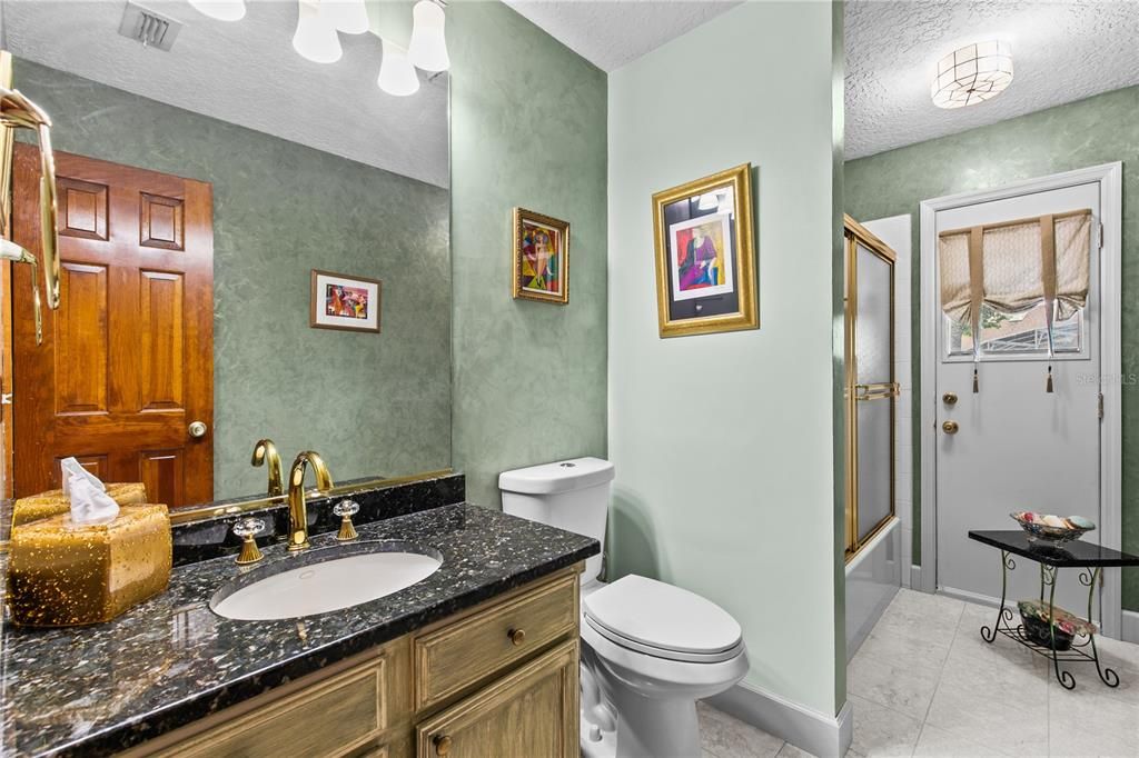 En Venta: $594,000 (4 camas, 2 baños, 2201 Pies cuadrados)