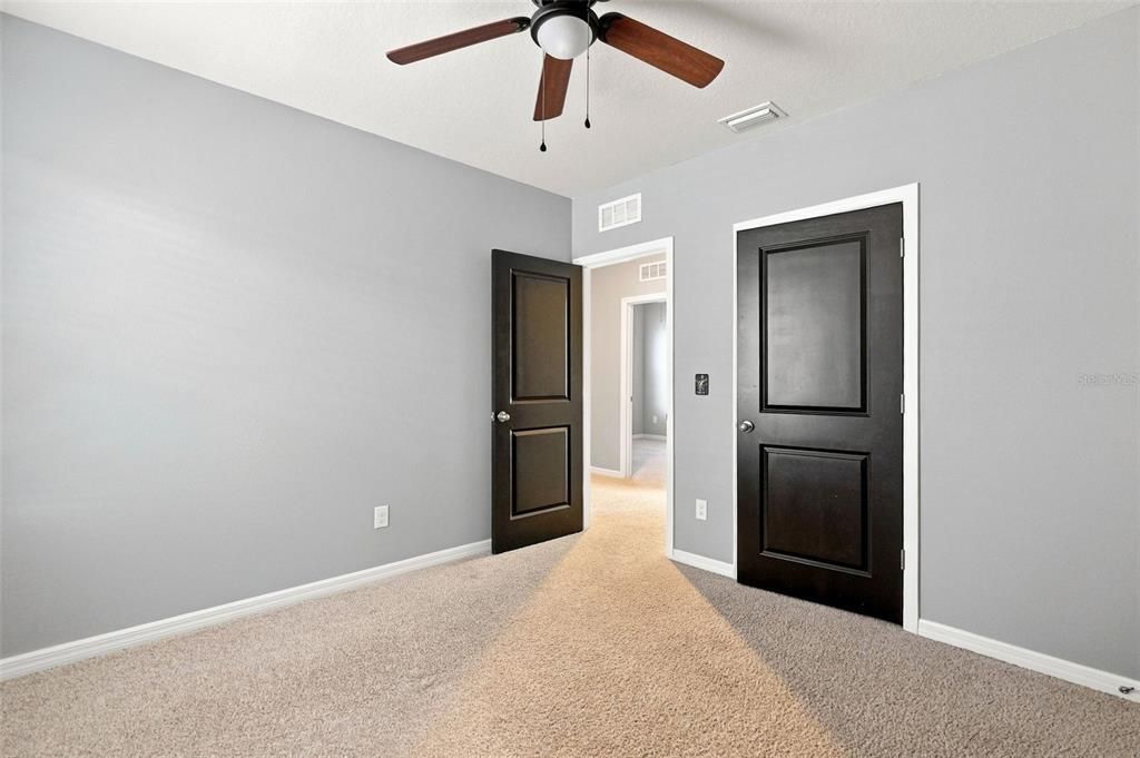 Activo con contrato: $395,000 (5 camas, 3 baños, 2463 Pies cuadrados)