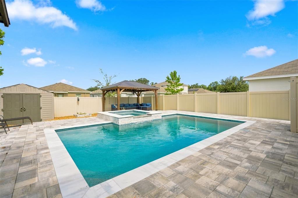 Activo con contrato: $395,000 (5 camas, 3 baños, 2463 Pies cuadrados)