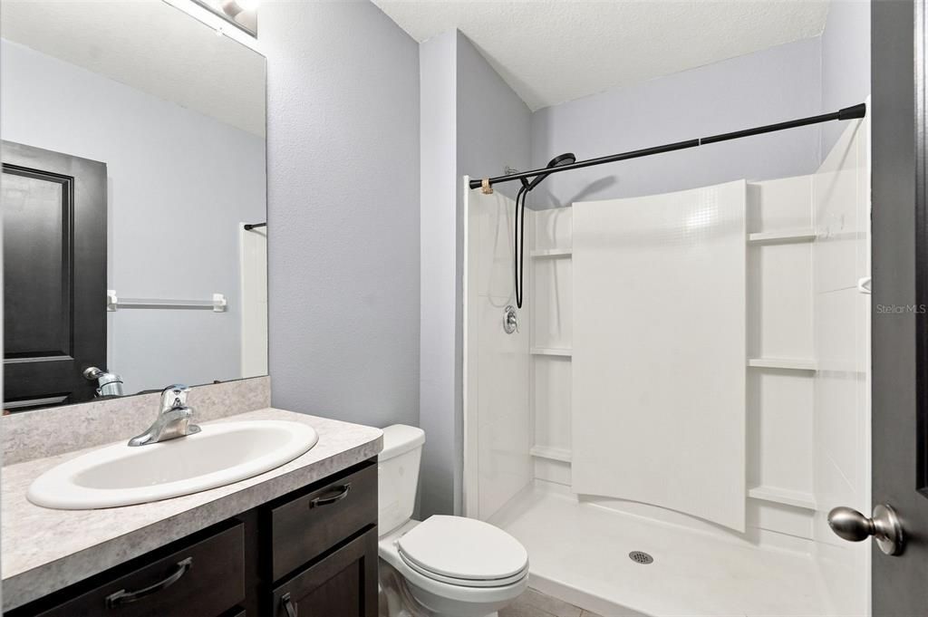 Activo con contrato: $395,000 (5 camas, 3 baños, 2463 Pies cuadrados)