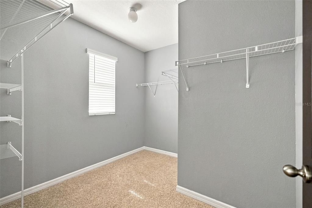 Activo con contrato: $395,000 (5 camas, 3 baños, 2463 Pies cuadrados)
