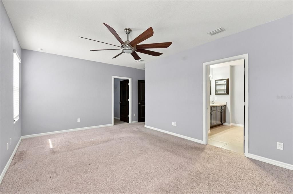 Activo con contrato: $395,000 (5 camas, 3 baños, 2463 Pies cuadrados)