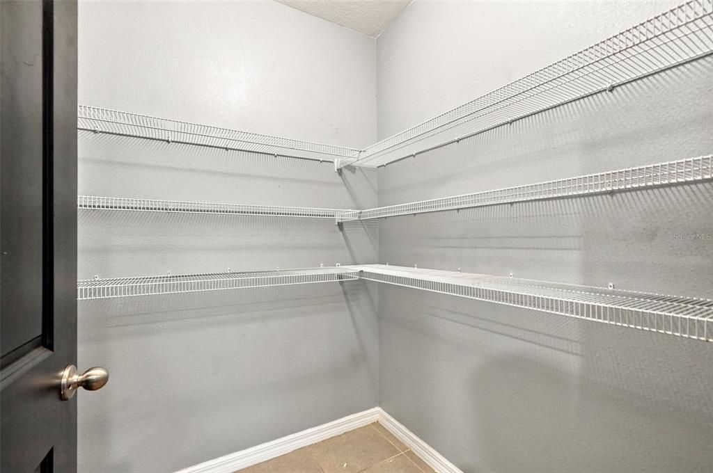 Activo con contrato: $395,000 (5 camas, 3 baños, 2463 Pies cuadrados)