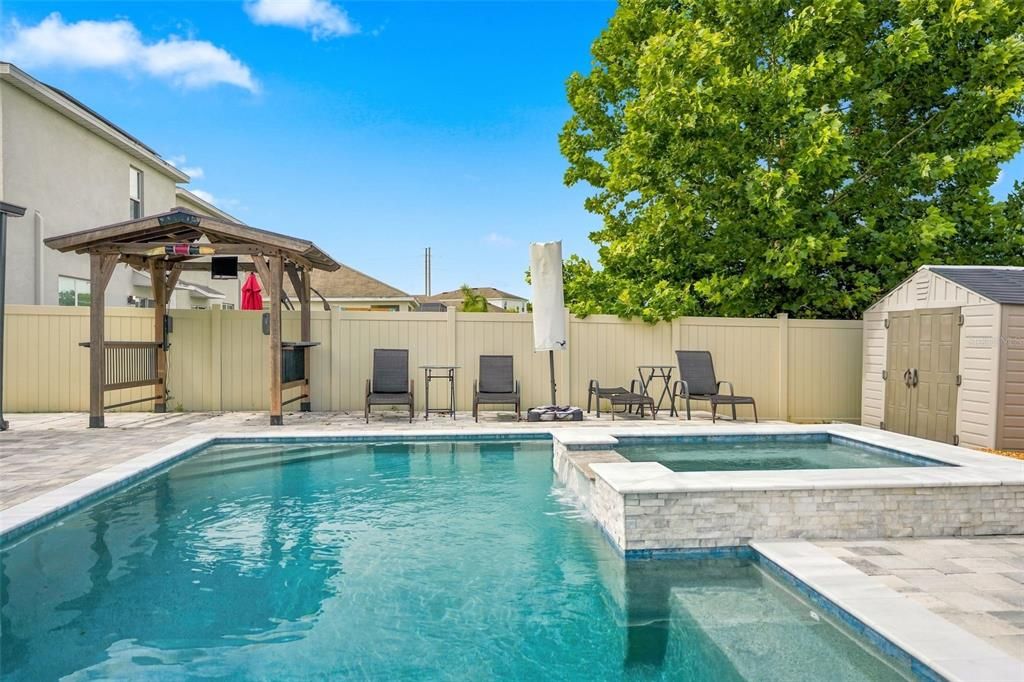 Activo con contrato: $395,000 (5 camas, 3 baños, 2463 Pies cuadrados)