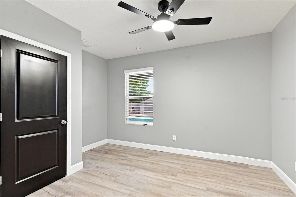 Activo con contrato: $395,000 (5 camas, 3 baños, 2463 Pies cuadrados)