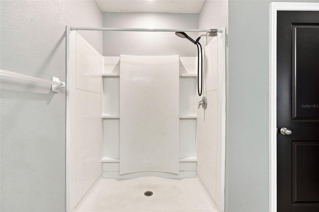 Activo con contrato: $395,000 (5 camas, 3 baños, 2463 Pies cuadrados)