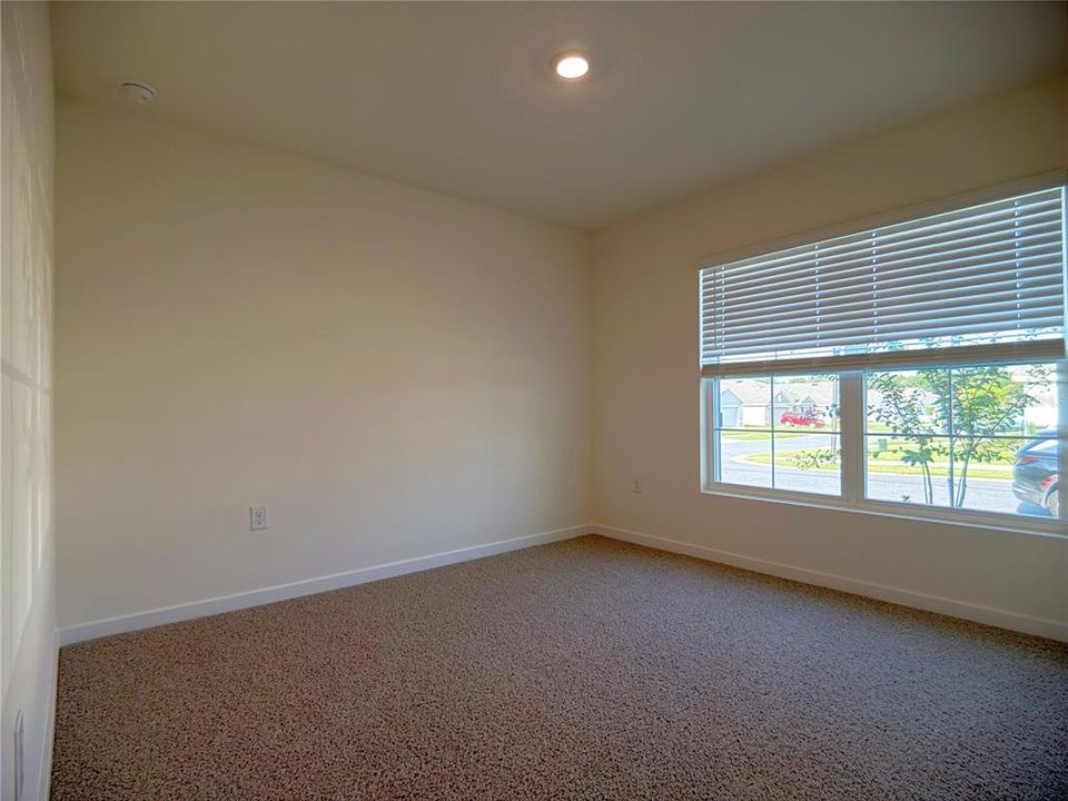 For Rent: $2,300 (4 beds, 2 baths, 1828 Square Feet)