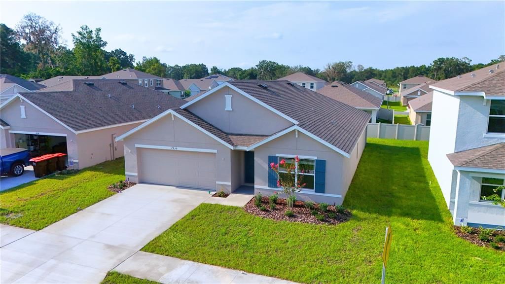 For Rent: $2,300 (4 beds, 2 baths, 1828 Square Feet)