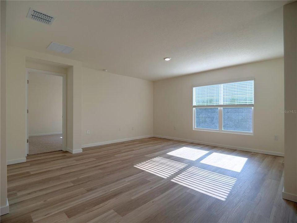 For Rent: $2,300 (4 beds, 2 baths, 1828 Square Feet)