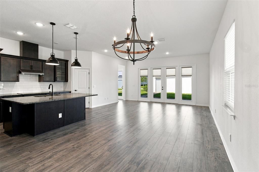 For Sale: $480,000 (4 beds, 3 baths, 2500 Square Feet)