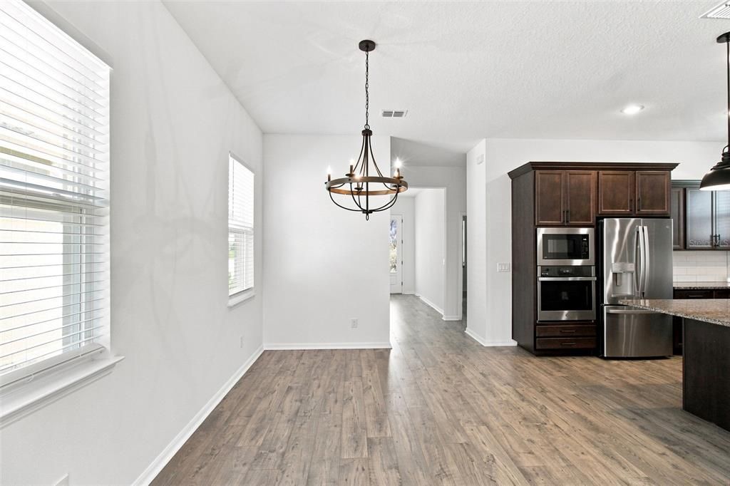 For Sale: $480,000 (4 beds, 3 baths, 2500 Square Feet)