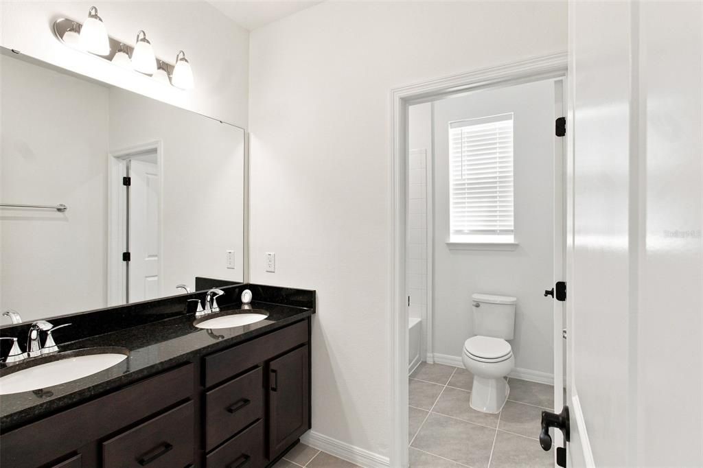 For Sale: $480,000 (4 beds, 3 baths, 2500 Square Feet)