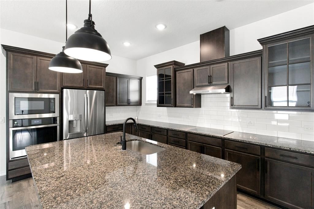 For Sale: $480,000 (4 beds, 3 baths, 2500 Square Feet)