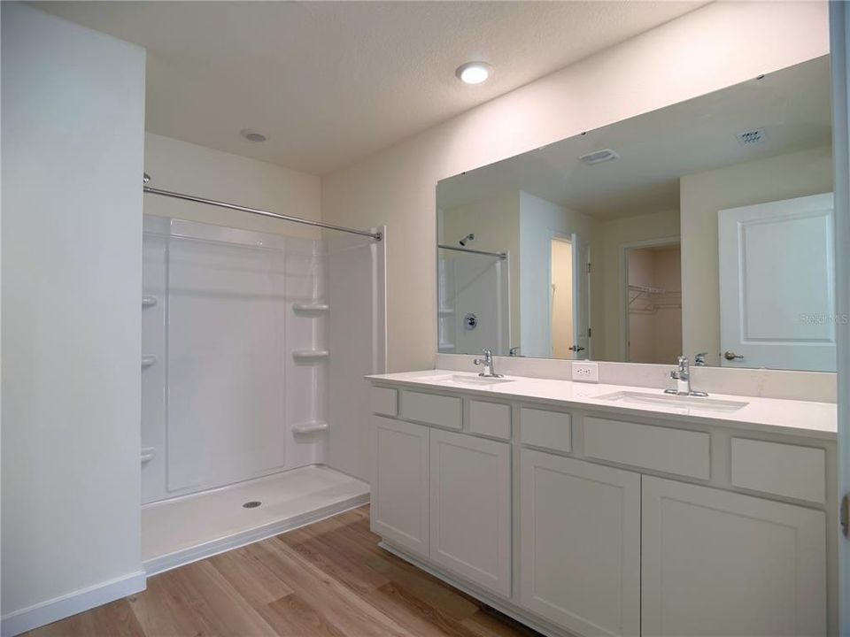 For Rent: $2,250 (4 beds, 2 baths, 1828 Square Feet)