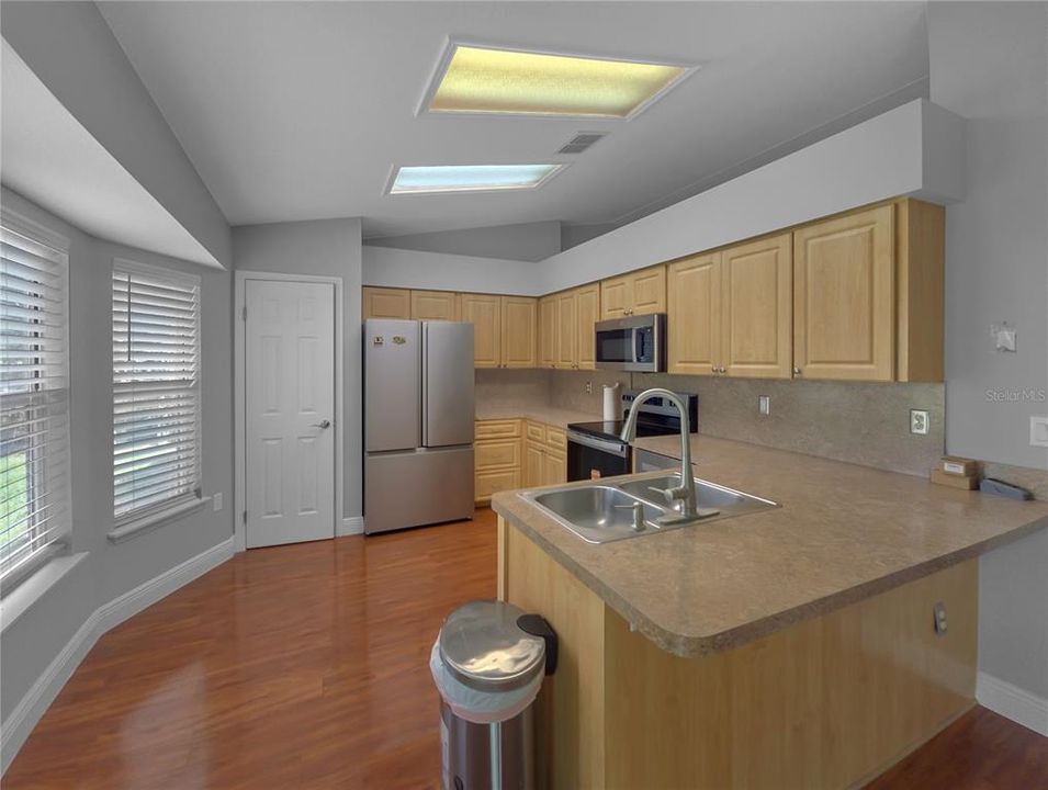 For Rent: $1,850 (3 beds, 2 baths, 1594 Square Feet)