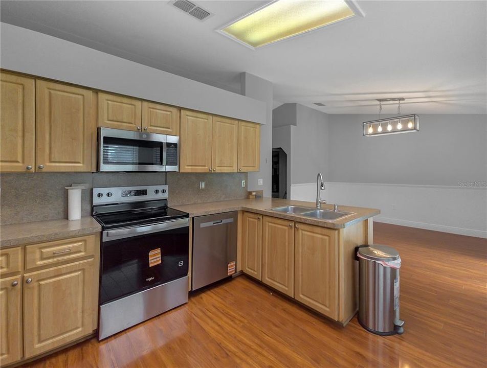 For Rent: $1,850 (3 beds, 2 baths, 1594 Square Feet)