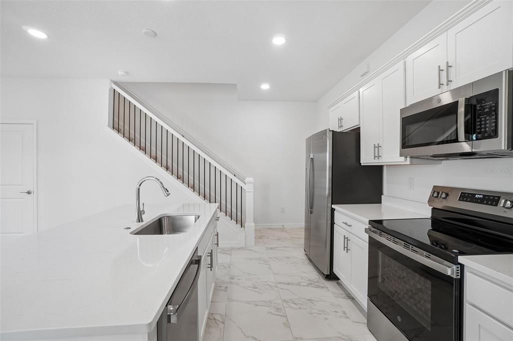 Activo con contrato: $372,955 (3 camas, 2 baños, 1702 Pies cuadrados)