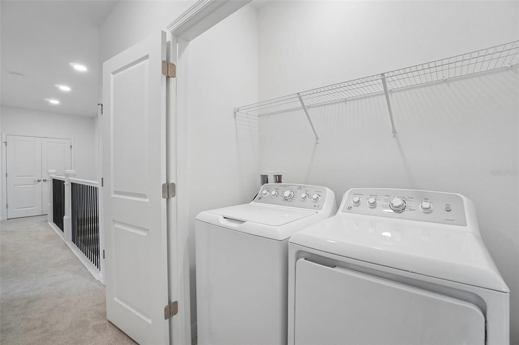 Activo con contrato: $372,955 (3 camas, 2 baños, 1702 Pies cuadrados)