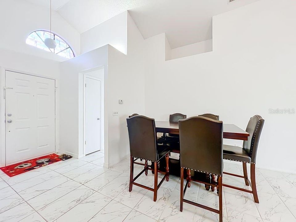 En Venta: $315,000 (3 camas, 2 baños, 1246 Pies cuadrados)