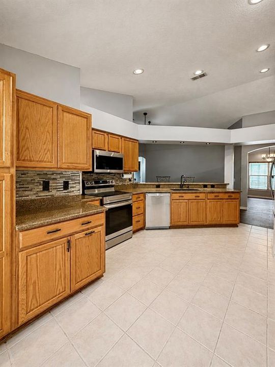 На продажу: $375,000 (4 спален, 3 ванн, 1806 Квадратных фут)