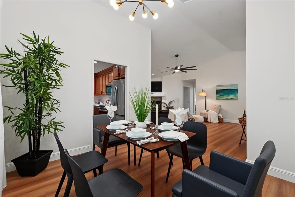 En Venta: $489,000 (3 camas, 2 baños, 1364 Pies cuadrados)