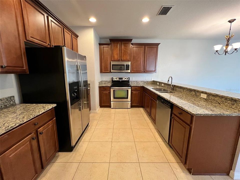 For Rent: $2,550 (3 beds, 2 baths, 1753 Square Feet)