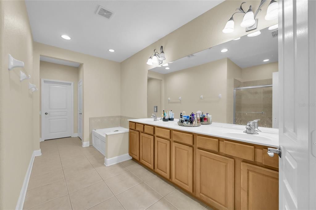 For Sale: $334,900 (3 beds, 2 baths, 2010 Square Feet)
