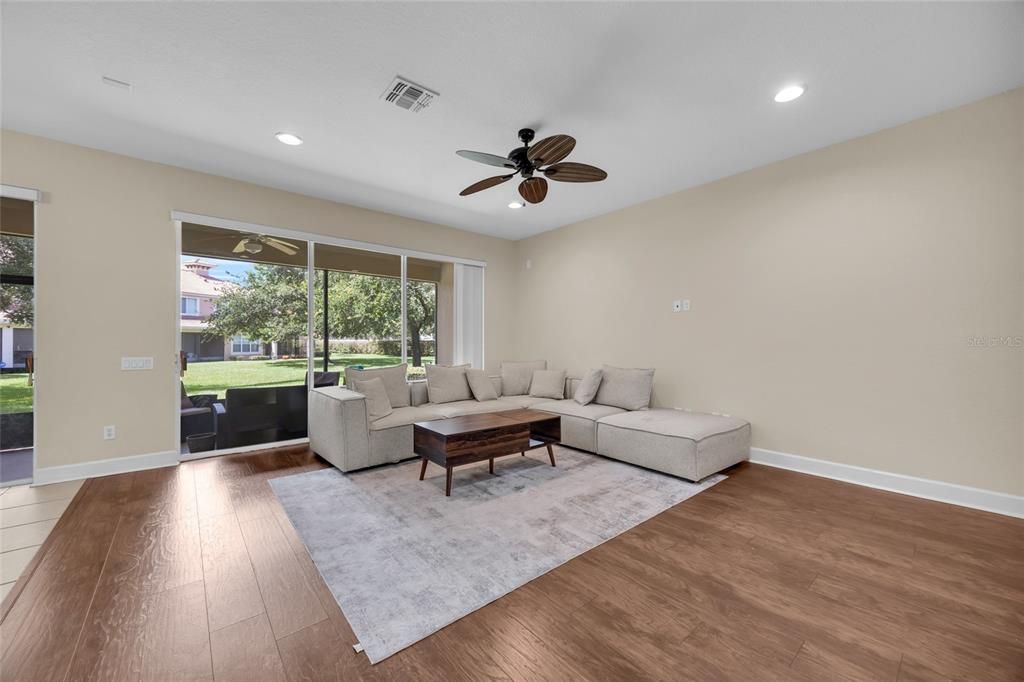 For Sale: $334,900 (3 beds, 2 baths, 2010 Square Feet)