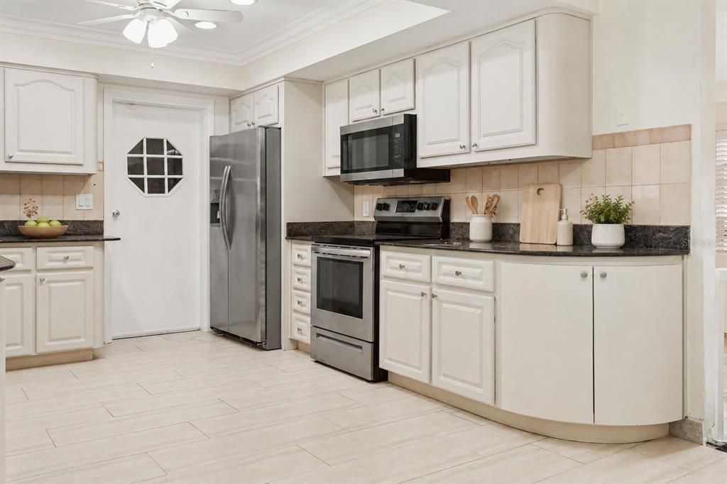 For Rent: $5,000 (5 beds, 3 baths, 2746 Square Feet)