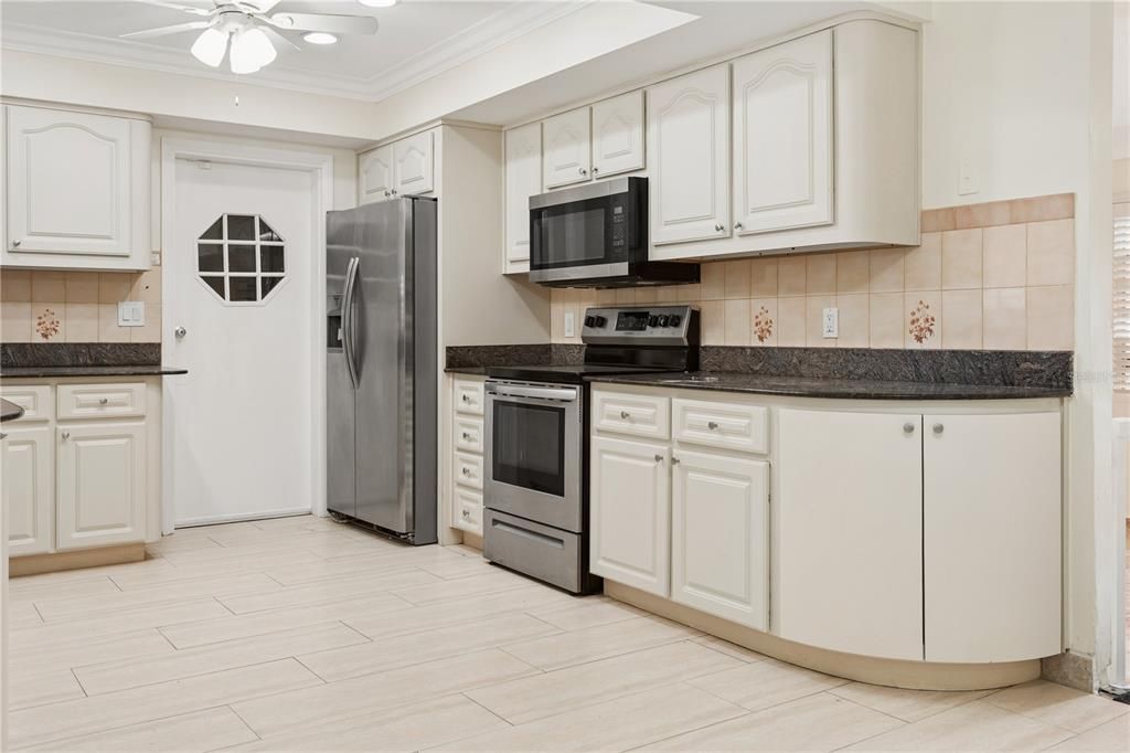 For Rent: $5,000 (5 beds, 3 baths, 2746 Square Feet)
