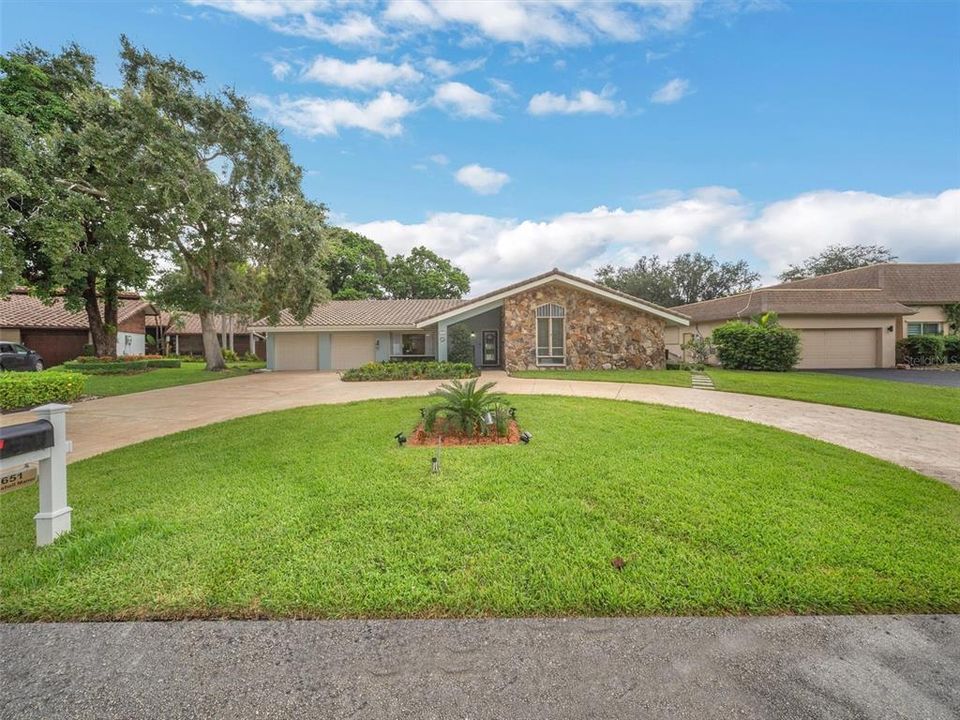 For Sale: $1,050,000 (4 beds, 3 baths, 2934 Square Feet)