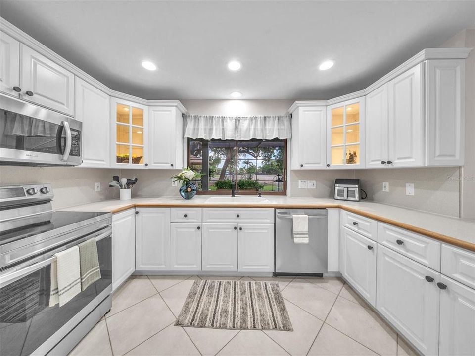 For Sale: $1,050,000 (4 beds, 3 baths, 2934 Square Feet)