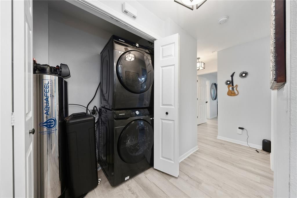 For Sale: $255,000 (2 beds, 2 baths, 1181 Square Feet)