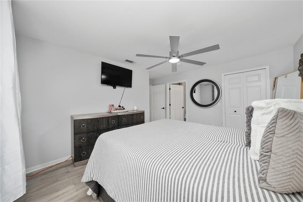 For Sale: $255,000 (2 beds, 2 baths, 1181 Square Feet)