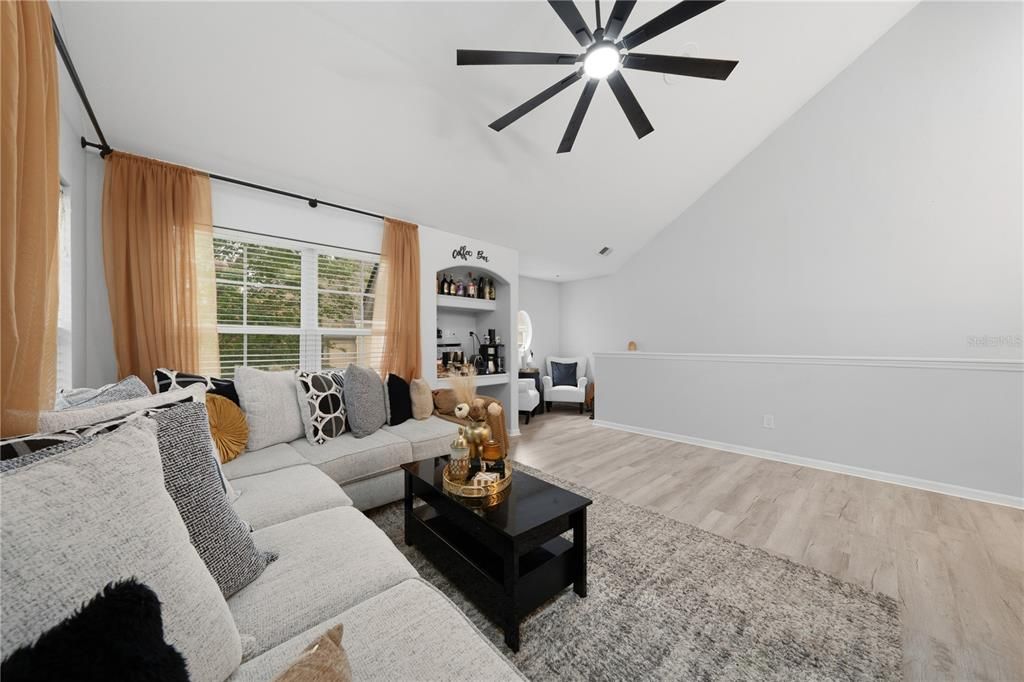 For Sale: $255,000 (2 beds, 2 baths, 1181 Square Feet)