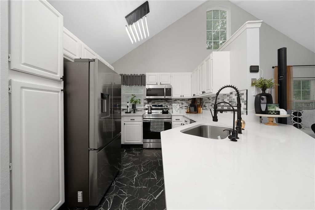 For Sale: $255,000 (2 beds, 2 baths, 1181 Square Feet)
