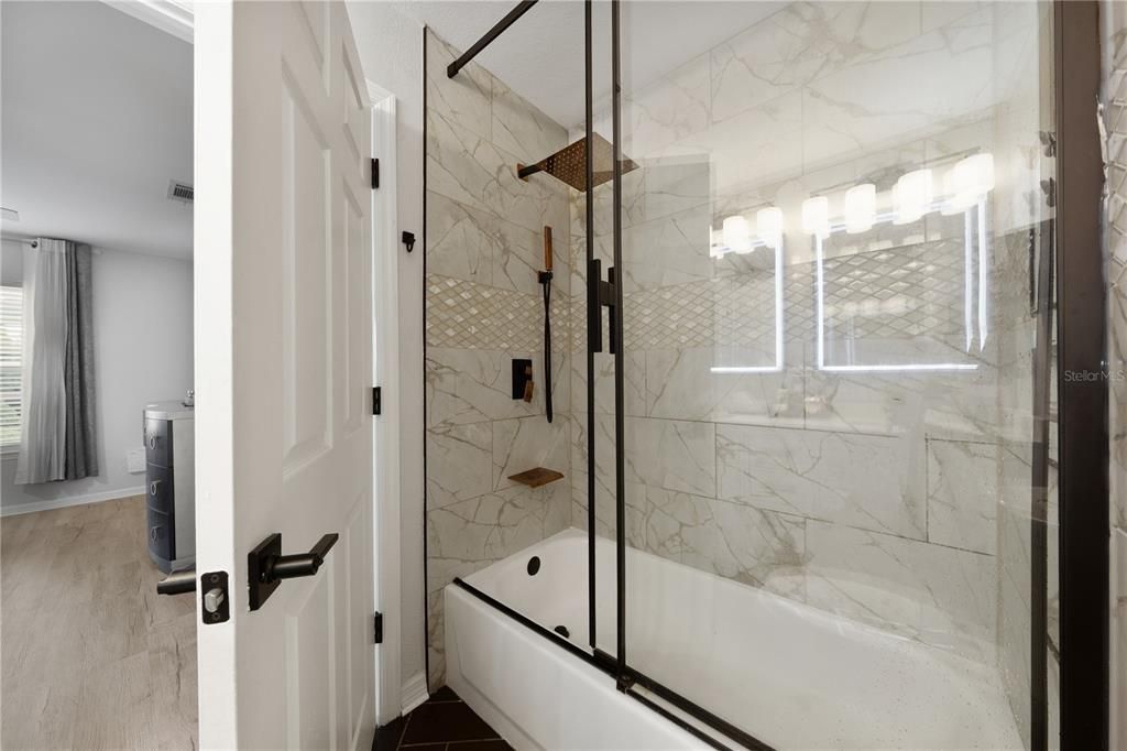 For Sale: $255,000 (2 beds, 2 baths, 1181 Square Feet)