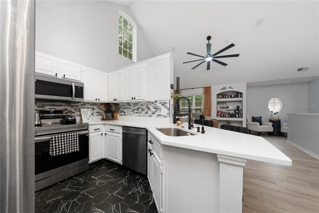 For Sale: $255,000 (2 beds, 2 baths, 1181 Square Feet)