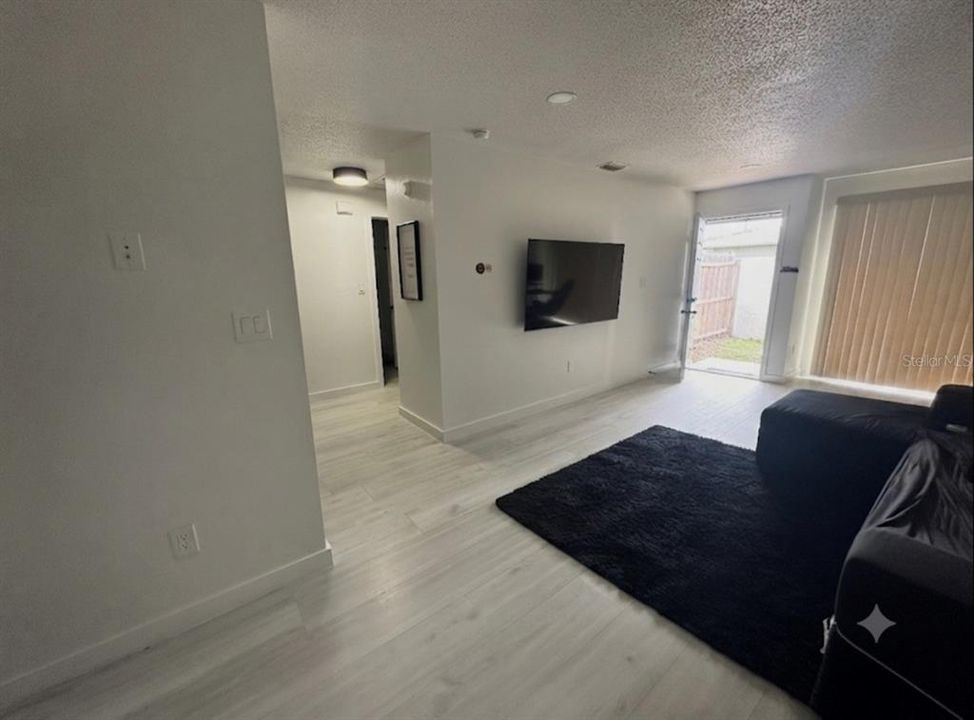 For Rent: $1,300 (2 beds, 2 baths, 3417 Square Feet)