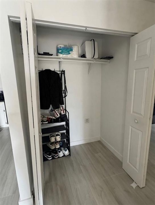 For Rent: $1,300 (2 beds, 2 baths, 3417 Square Feet)