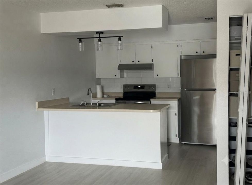 For Rent: $1,300 (2 beds, 2 baths, 3417 Square Feet)