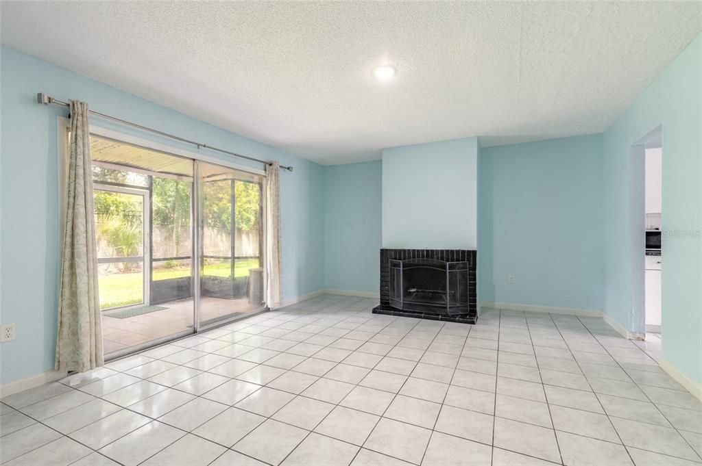 For Sale: $185,000 (3 beds, 2 baths, 1405 Square Feet)