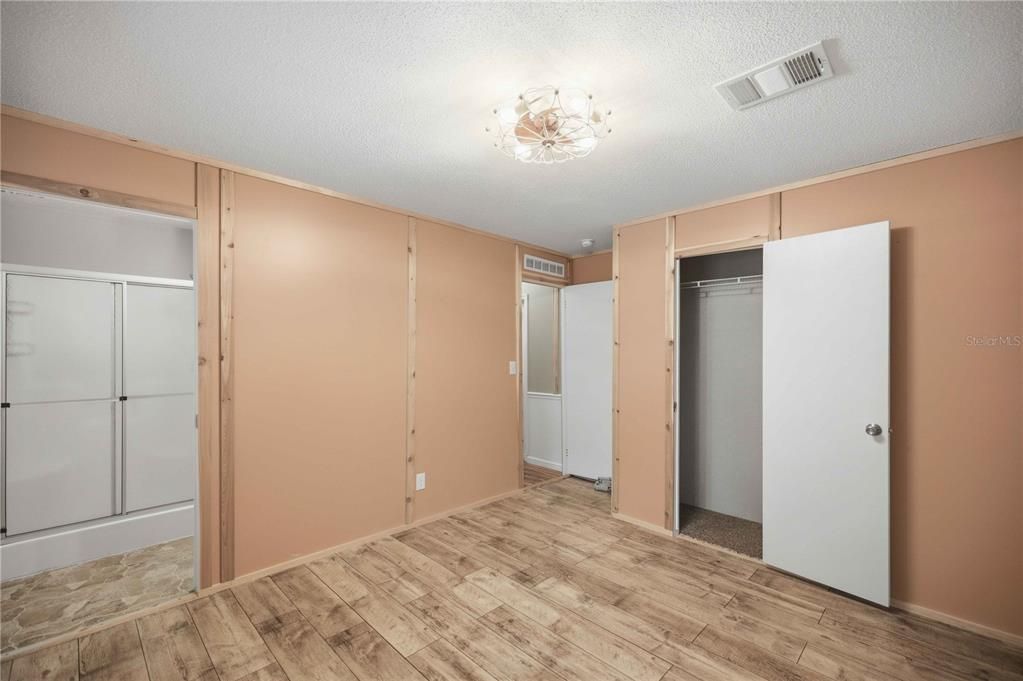 Activo con contrato: $184,900 (2 camas, 2 baños, 896 Pies cuadrados)