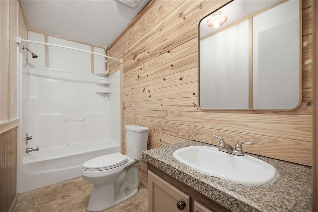 Activo con contrato: $184,900 (2 camas, 2 baños, 896 Pies cuadrados)